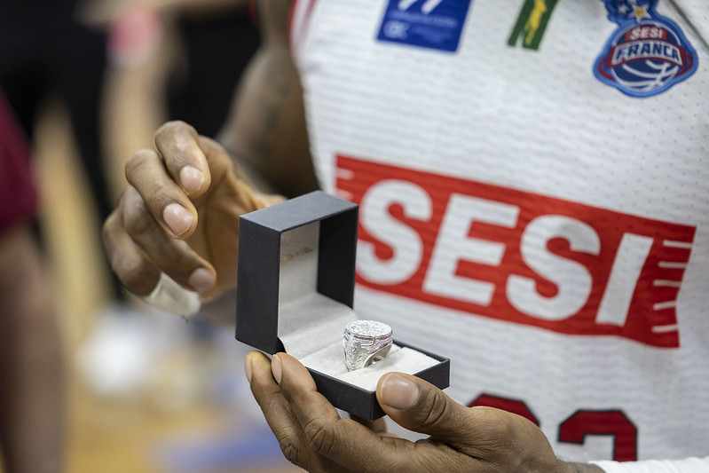 Em noite histórica no Pedrocão, Sesi Franca Basquete e Rosê & Co. celebram pentacampeonato do NBB com entrega de anéis exclusivos
